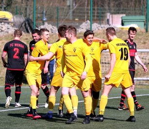 Jubelnde Schönecker und bedröppelt dreinschauende Kicker aus Werda. Der Vogtlandklasse-Spitzenreiter sorgte in seinem Viertelfinalspiel auch gegen das Team aus der Vogtlandliga für klare Verhältnisse.