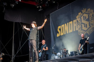 Sondaschule auf der Highfield-Bühne.