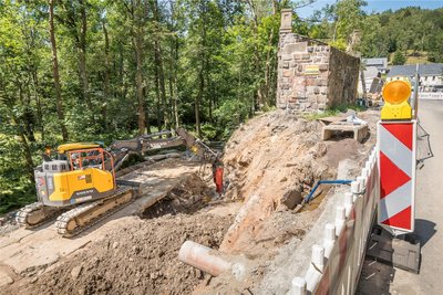 Die Staatsstraße 214 ist zwischen Oberlochmühle und Deutschkatharinenberg aufgrund der Bauarbeiten gesperrt.