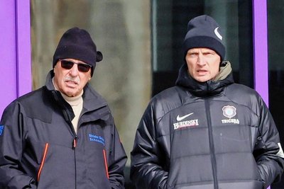 FCE-Präsident Roland Frötschner (links) war von den letzten Darbietungen der Auer Profis genauso wenig begeistert wie Matthias Heidrich. 