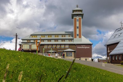 Wie geht es mit dem Fichtelberghaus weiter? Diese Frage stellen sich Menschen weit über Oberwiesenthal hinaus.