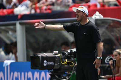Julian Nagelsmann gibt bei der WM-Generalprobe Anweisungen. 