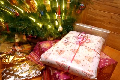 Als Katja und Markus Schall noch Kinder waren, erlebten sie Weihnachten ganz traditionell, unter anderem mit Tannenbaum und Geschenken.