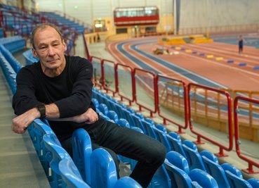 Heiko Schinkitz in seinem zweiten Wohnzimmer, der Leichtathletikhalle im Sportforum. 