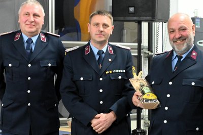 Christian und Thomas Weck verabschieden Knut Walther.
