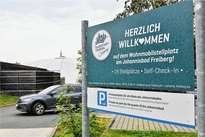 Die Einfahrt des Wohnmobil-Stellplatzes am Johannisbad Freiberg. 