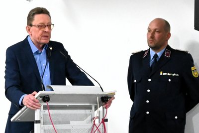 OB Henry Ruß antwortet auf die Frage von Steffen Blank (rechts).