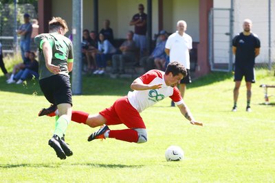 Für den VfB Annaberg II um Franz Rossa (r.) war gegen den SV Elterlein-Schwarzbach (mit Justin May) Endstation.