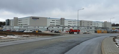 Kurz vor der Fertigstellung: das Amazon-Logistikzentrum in Gattendorf vor den Toren von Plauens Partnerstadt Hof. 