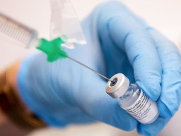 Angesichts weiter stark steigender Coronazahlen hat Bundesgesundheitsminister Jens Spahn (CDU) die Bundesländer aufgefordert, ihre Impfzentren wieder zu öffnen.