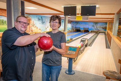 Andy Buchholz ist neuer Pächter der Kegel- und Bowlingbahn „Gut Holz“ in Wechselburg. 1999 hatte Birgit Reichelt gemeinsam mit ihrem Mann Stephan die Sportgaststätte eröffnet.