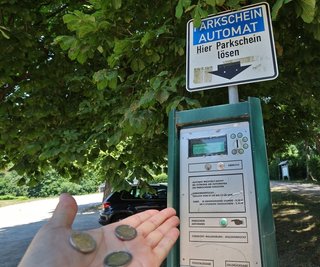 In Waldenburg steigen unter anderem die Parkgebühren. Wer ein Tagesticket für die Parkplätze am Grünfelder Park lösen will, muss bald 6 Euro in den Automaten werfen. Bisher gibt es ein Tagesticket für 2,50 Euro.