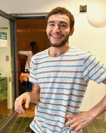 Ahmad Alasi würde gern bei der Rockoper "Jesus Christ Superstar" in Freiberg mitmachen.
