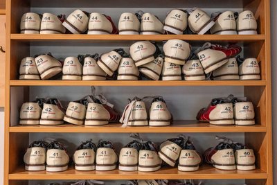 Kegel- und Bowlingfans können sich im „Gut Holz“ Sportschuhe ausleihen.