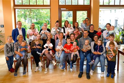 In der Begegnungsstätte „Kaffeekännchen“ der Volkssolidarität in Oelsnitz hat die Stadt Babys empfangen.