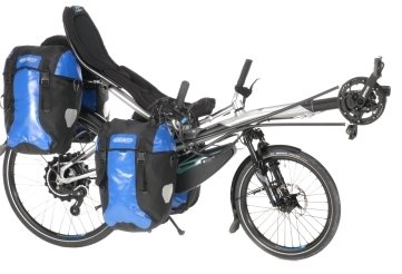 Auch auf ein Liegerad (hier Streetmachine Gte von HP Velotechnik) passen Packtaschen. Preis: ab 2390 Euro, motorisiert mit Pinion- Getriebe ab 6280 Euro.