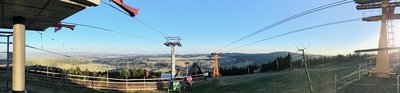 Traumwetter herrschte am Dienstag auf dem Plateau des Fichtelbergs, Weitblick inklusive. Doch was Ausflügler begeistert, betrachten die Wintersportler nicht so. Sie warten sehnsüchtig auf Schnee und Minusgrade. 