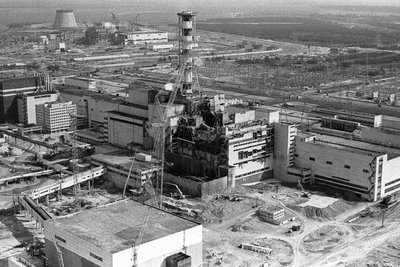 Das Kernkraftwerk Tschernobyl ist in einer Luftaufnahme zu sehen, die die Schäden einer Explosion und eines Feuers am 26. April 1986 zeigt.