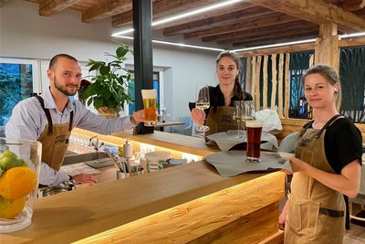 Das Serviceteam: Bence Mészöly, Celine Hübschmann und Nicole Eichhorn (v. l.).