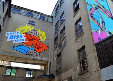 Die Buntpapierfabrik in Flöha stand zwei Wochen lang im Mittelpunkt der Ibug 2022. Doch was passiert nun nach dem Ende des Kunstfestivals mit dem Gelände?