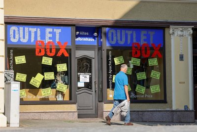 In der Outlet-Box in der Innenstadt hat der Räumungsverkauf begonnen.