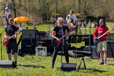 Die Leipziger Band Peril Of Fun eröffnete das Open Air an der Rochhausmühle.