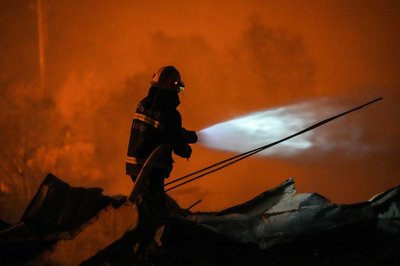 Bei einer Explosion in einer Feuerwerksfabrik in Zentralchina sind mindestens 21 Menschen ums Leben gekommen.