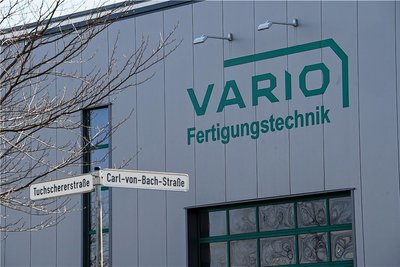 Vario produziert in dieser Werkhalle, die 2010 für 7,7 Millionen Euro gebaut worden war. Inzwischen wurde die Halle jedoch verkauft. 