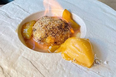 Der süße Kartoffelknödel als Dessert ist eine ziemlich heiße Sache.