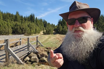 Das Wandern ist seine Leidenschaft. Im Frühjahr 2025 ist Kai Flößner an der Flöha-Quelle in Tschechien gestartet und wollte entlang des Flusses bis nach Hause in Flöha wandern - bis ihn in Olbernhau ein Magen-Darm-Infekt ausbremste.