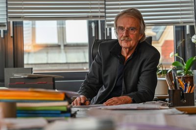 Dieter Füsslein ist nach wie vor Geschäftsführer der Sachsenbau GmbH, die wichtige Teile der City-Neubebauung umgesetzt hat. Außerdem sitzt er für die FDP im Chemnitzer Stadtrat.