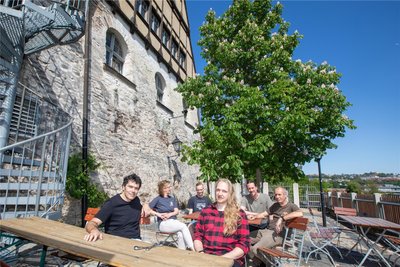 Der Auftakt zum Kultursommer 2024 erfolgt am 30. Mai im Biergarten des Malzhauses. Das dortige Team ist bereit.