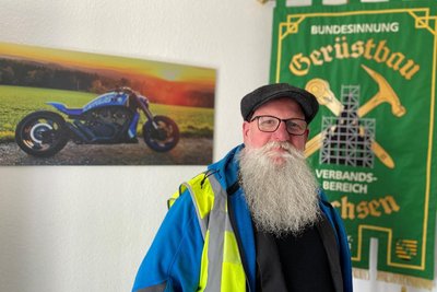 Kai Flößner ist Gerüstbauer aus Leidenschaft und das getunte Motorrad ist eine der Maschinen, die er in seiner Freizeit fährt.
