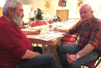 Ulrich Schuster und Lutz Schröder (von links) vom Nabu-Regionalverband Erzgebirge werfen dem Landratsamt Versäumnisse vor. 