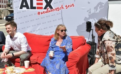 Alexander Geißler, Bundestagskandidat der mittelsächsischen SPD (links), hatte Sachsens Sozialministerin Petra Köpping (SPD) (Mitte) eingeladen. Sie stellte sich den Fragen von Einwohnern. 
