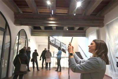Die stellvertretende Direktorin des Museums, Anne Büning, zeigte den Gästen die Fortschritte bei der Umgestaltung.