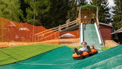 Wer den Geschwindigkeitskick liebt wie der zwölfjährige Alex Brehm ist auf der Tubing-Anlage genau richtig. Der Sechstklässler aus einem Gymnasium in Sonneberg hatte dort riesigen Spaß. 