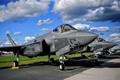 Der Tarnkappenjet F-35 gilt als der derzeit modernste der Welt. Er soll voraussichtlich ab dem Jahr 2028 die bisher genutzten und veralteten Tornado-Flugzeuge in der Bundeswehr ersetzen. 