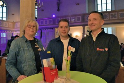 Freuen sich über die positive Spenden-Resonanz: Susanne Müller und Dominik Weichelt vom Ambulanten Hospizdienst sowie Ingo Reichel (v. l.).