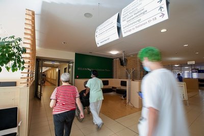 Die neue Portalpraxis ist über das Haus 4 des Plauener Helios-Klinikums erreichbar: Hier werden akut kranke Kinder sowie Erwachsene künftig versorgt. 