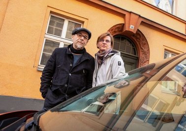 Daniela Wächter und Uwe Hofmann beräumen nach und nach ihre Wohnung, dafür kommt ihre Versicherung auf. Für ihre unversicherten Mitmieter in der Bergstraße 46 haben sie nun eine Spendenaufruf gestartet.