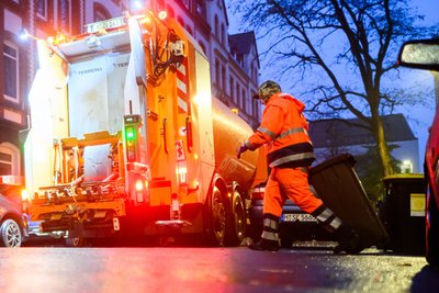 Bei einem großen Stadtfest fällt stets eine Menge Müll an. Auch die Entsorgungskosten sind gestiegen.
