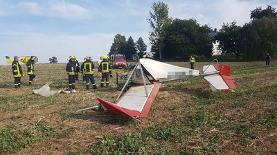Ein Kleinflugzeug ist über einem Feld bei Seelitz abgestürzt.