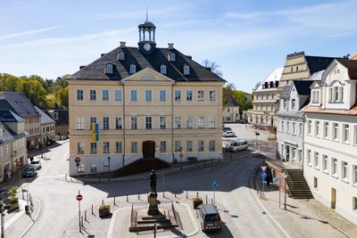 Der Stadtrat berät nicht im Rathaus, sondern nebenan im „Goldenen Löwen“.
