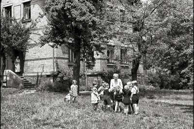 Blick an die Reichenbacher Trinitatisgasse. Dort war zu DDR-Zeiten in einer Fabrikantenvilla ein Kindergarten untergebracht.