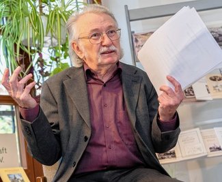 Dr. Frieder Spitzner aus Auerbach ist seit 2006 Vorsitzender der Vogtländischen Literaturgesellschaft "Julius Mosen". 