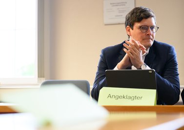 Sachsens Kultusminister Conrad Clemens muss sich wegen eines Verkehrsdelikts vor Gericht verantworten. 