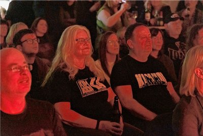 Heike und Mario Langner aus Chemnitz sind Stammgäste in der Alte Brauerei. Kimkoi und Eric Fish reisen sie seit Entstehen der Bands nach.
