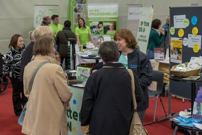 45 Akteure, vornehmlich aus dem Göltzschtal, zeigten und erklärten bei der gut besuchten Messe, was die Lebensqualität verbessern kann.
