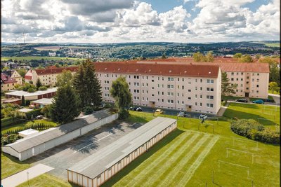 Blick zur Hans-Beimler-Straße mit ihren in den 50er-Jahren errichteten Neubauten.